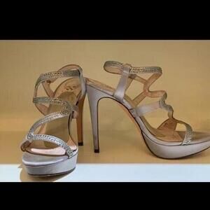 👠😎🩶Vince Camuto Gray Satin W/Rhinestone 5” Heels  Platform Shoes Size 6